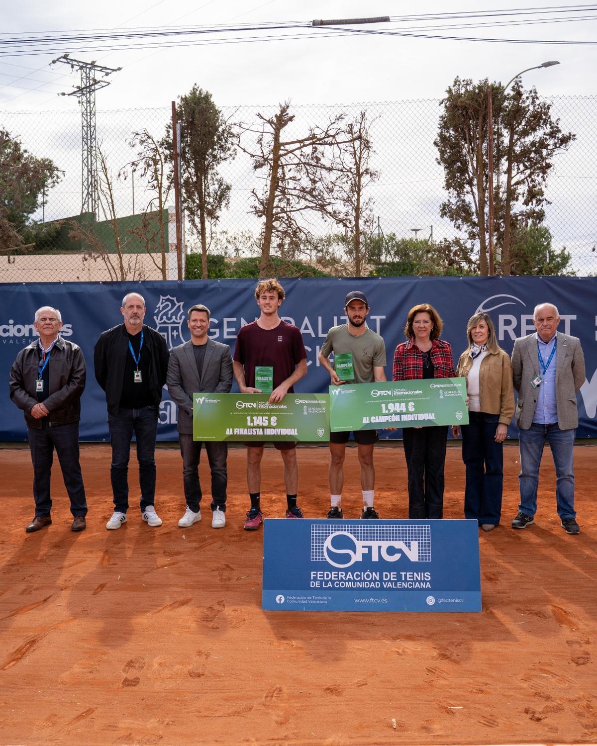 Sergi Pérez Contri conquista el título del torneo internacional de tenis de Almoradí.