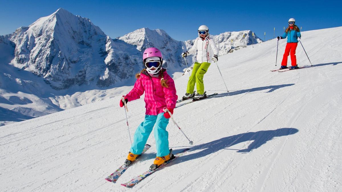 ¿Quieres esquiar sin que se resienta tu bolsillo? Estos son los forfaits más baratos