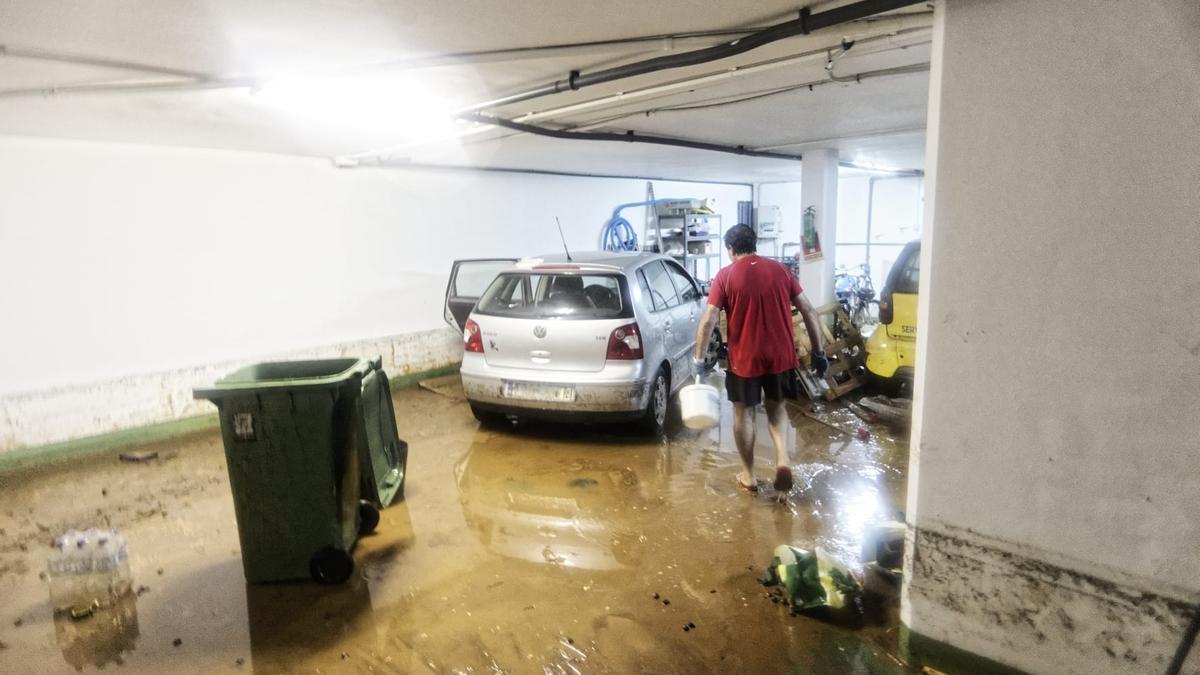 Las inundaciones han afectados a decenas de bajos a lo largo y ancho del casco urbano de Benicàssim
