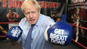 Imagen de archivo del ya ex primer ministro británico Boris Johnson, haciendo campaña por el Brexit antes del referéndum que lo aprobó.