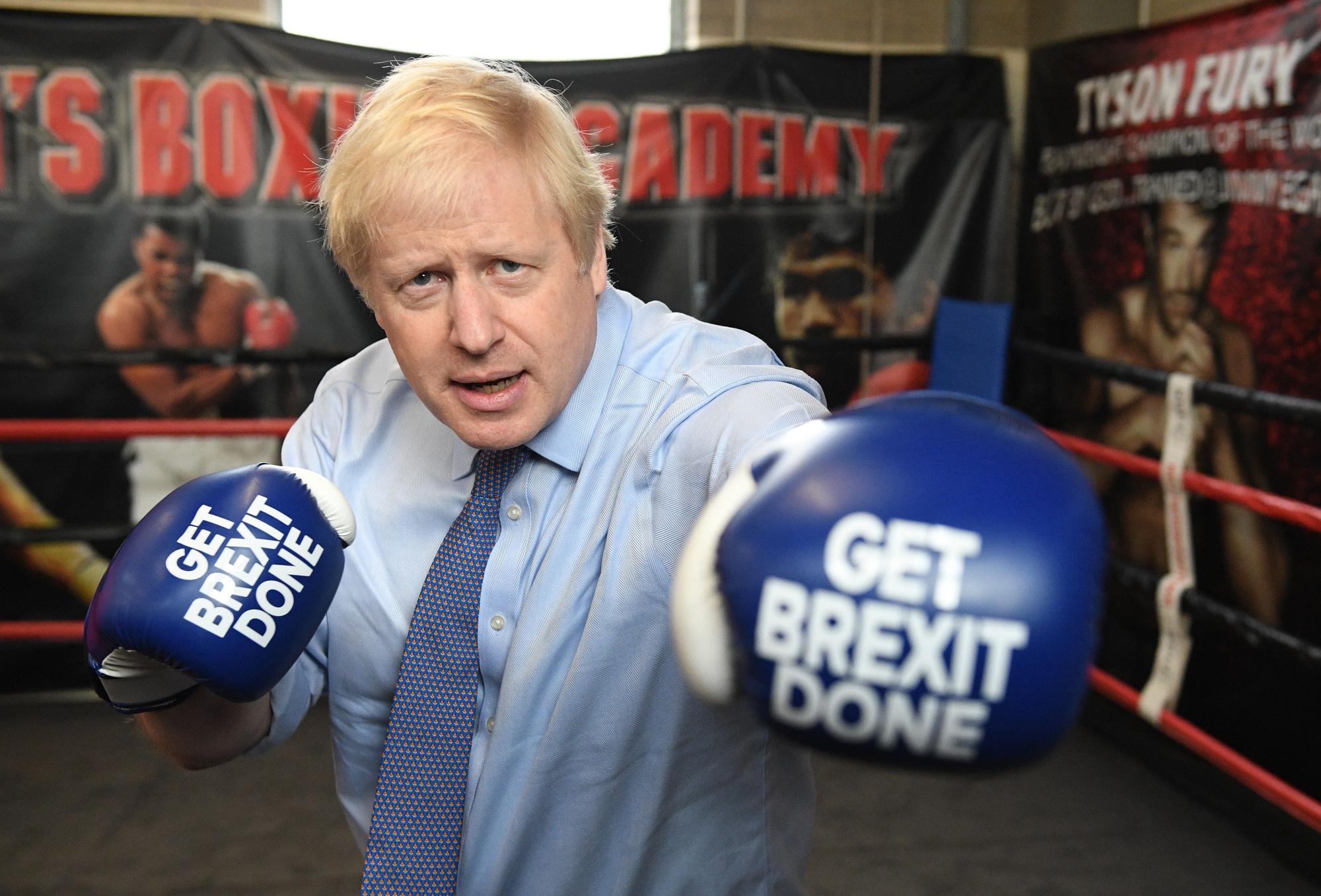 Imagen de archivo del ya ex primer ministro británico Boris Johnson, haciendo campaña por el Brexit antes del referendum que lo aprobó.