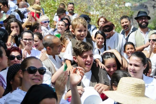 Traida Infantil del Agua de Lomo Magullo 2016