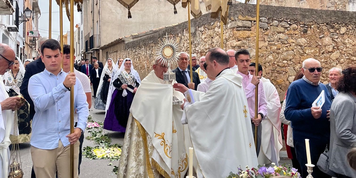 Las mejores imágenes del 500 aniversario de la parroquia de Figueroles