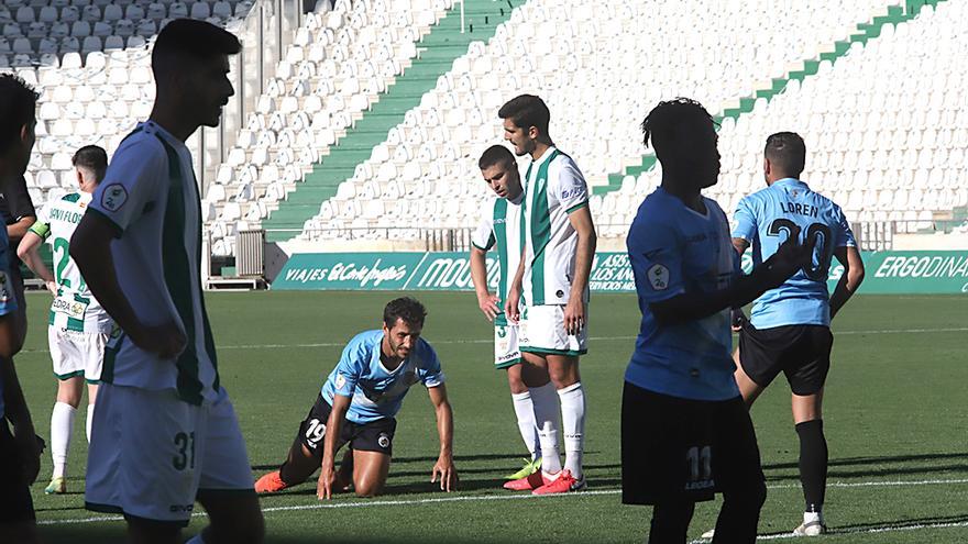 Chiro, del Linense se lamenta de una entrada en el césped.jpeg