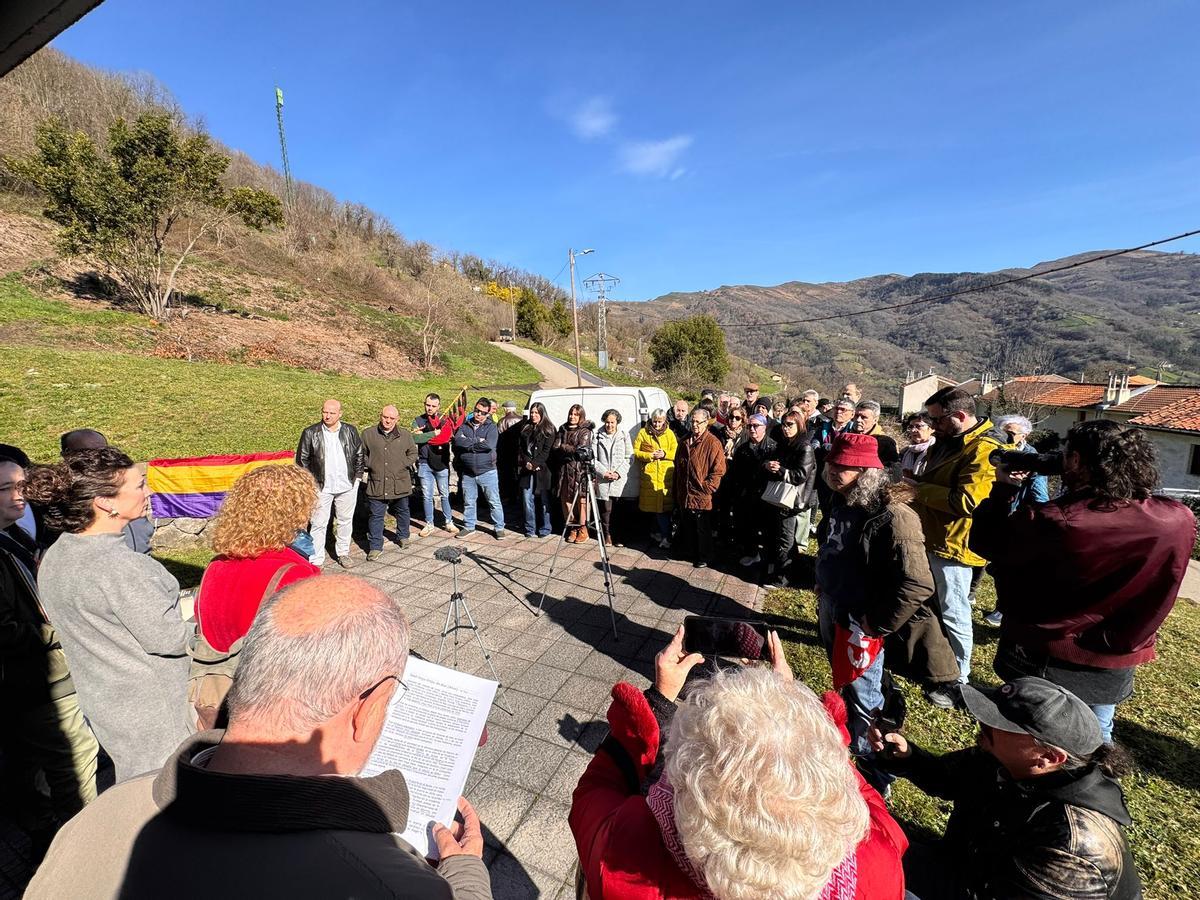 Acto de colocación de "stolpersteine" en el concejo de Aller