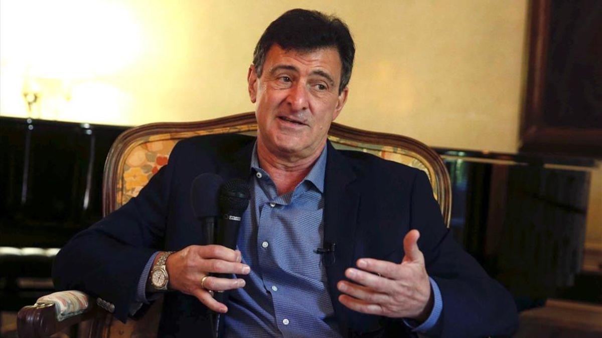 Mario Kempes es una persona de riesgo por sus problemas cardíacos