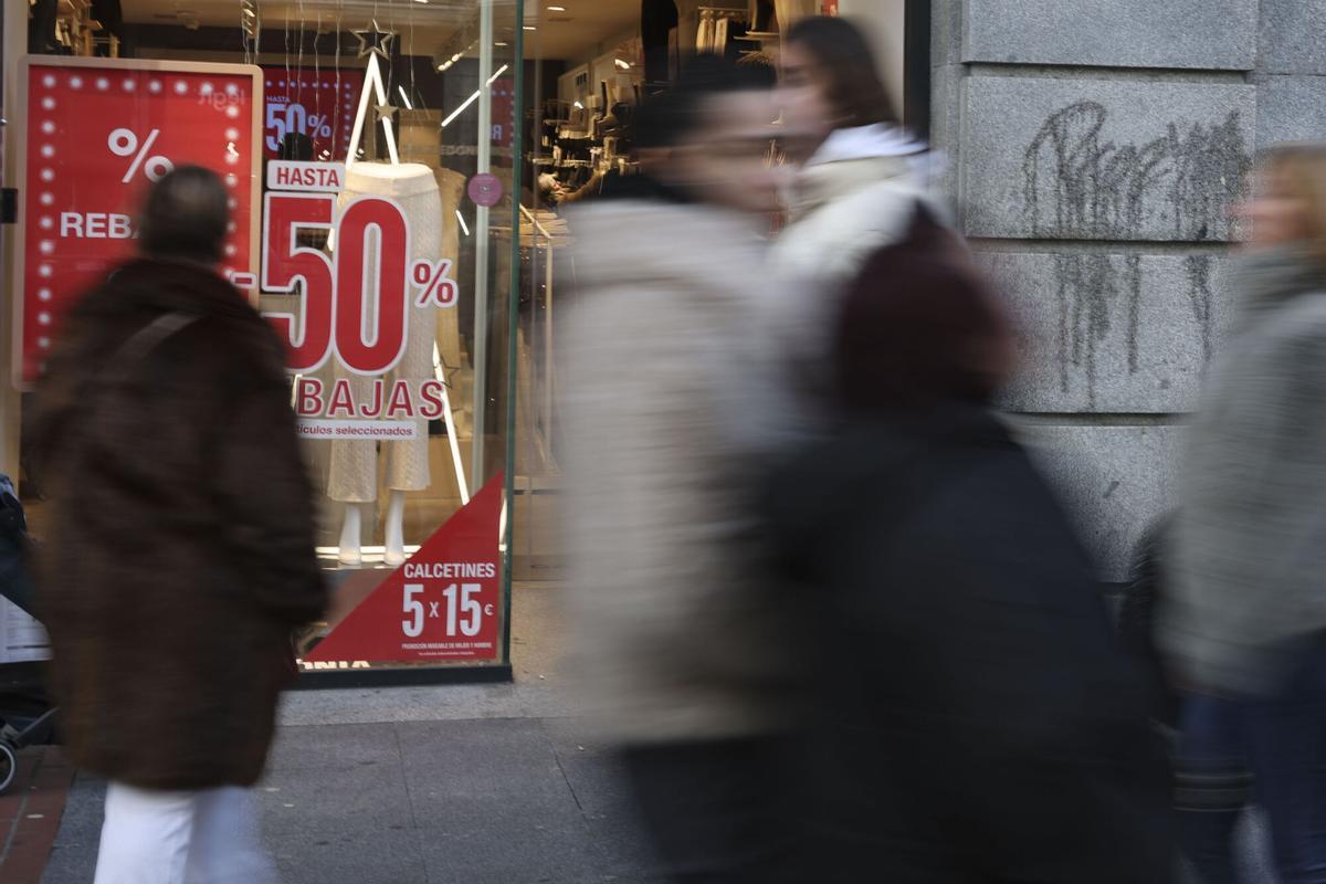 Una tienda anuncia rebajas al 50%