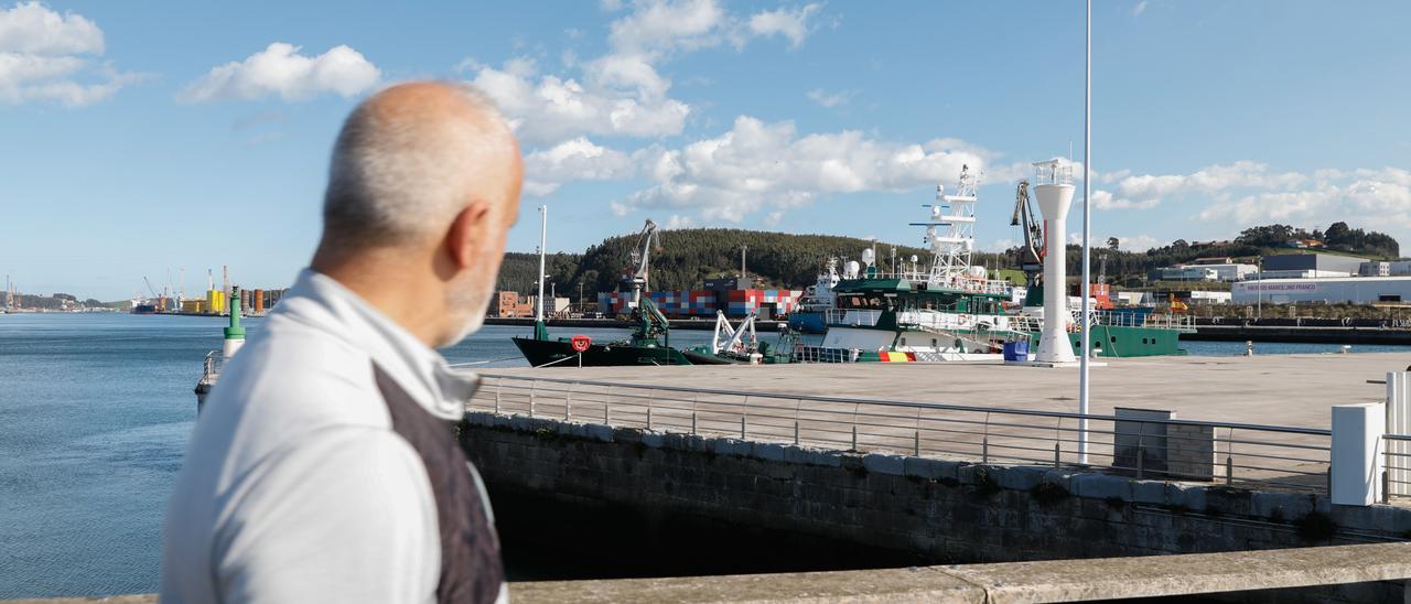 La embarcación de la Guardia Civil que sirve para realizar labores de control en la campaña de xarda