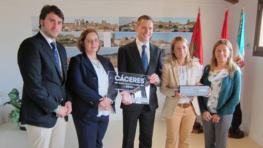 Cáceres recibe el galardón como Mejor Destino Turístico Accesible de la empresa ThyssenKrupp