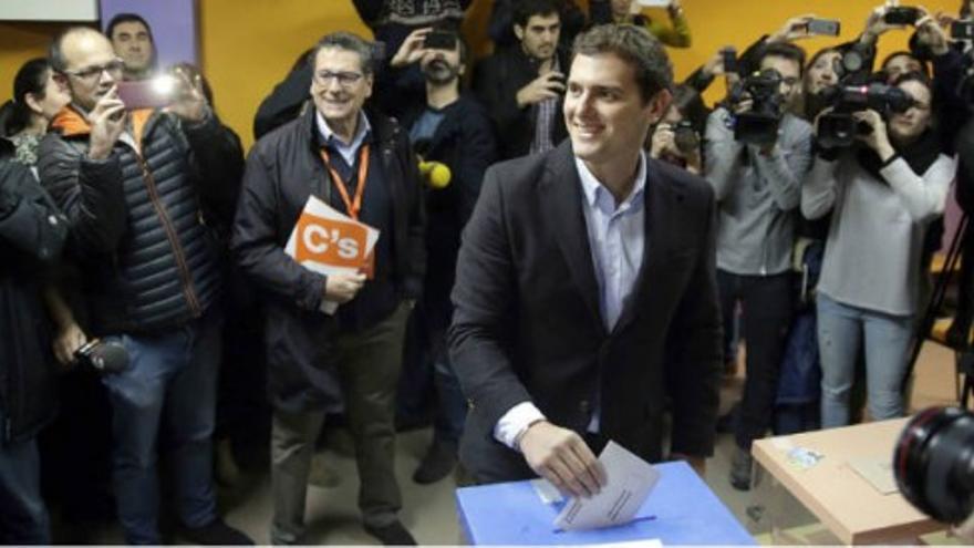 Rivera vota en Hospitalet antes de viajar hacia Madrid