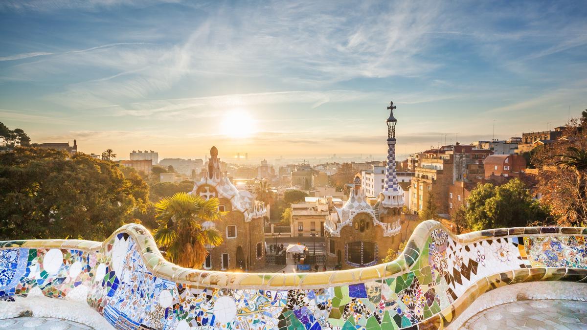 Amanecer en el Parc Güell de Barcelona.