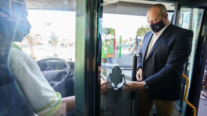 Titsa incorporates payment by bank card in more than thirty bus lines in Tenerife