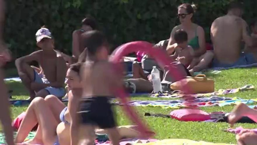 Figueres aixeca la prohibició de fer topless a la piscina municipal