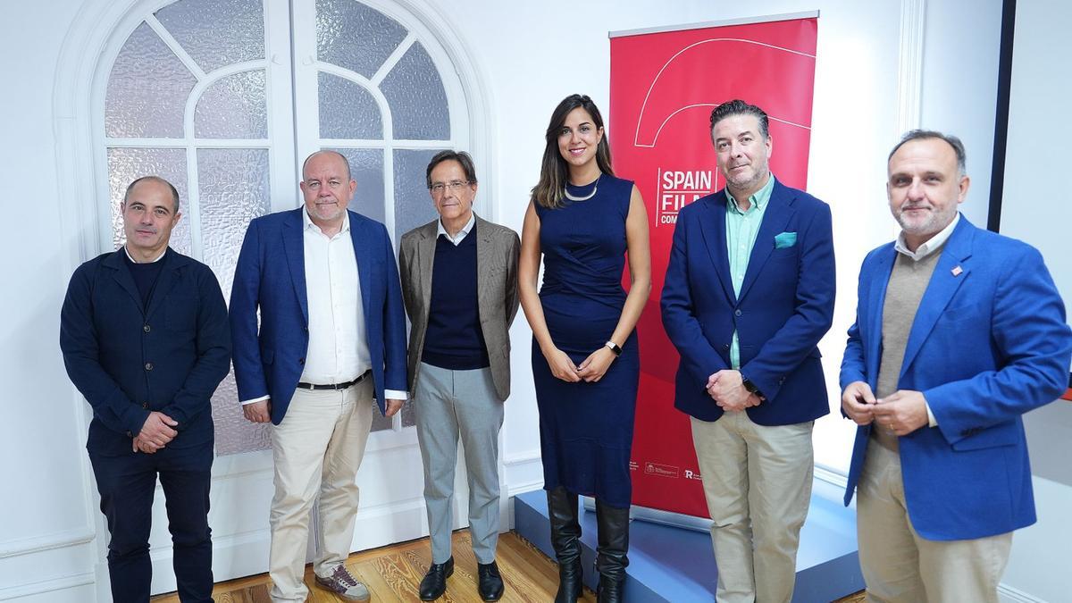 De izquierda a derecha, Gonzalo Cabrera (Comunidad de Madrid), Fermín Crespo (Comunidad Valenciana), Cristóbal de La Rosa (Canarias), Blanca Jiménez (Ayuntamiento de Valladolid), Rafael Cabrera (Ayuntamiento de Madrid) y Juan Manuel Guimeráns (Spain Film Commission).
