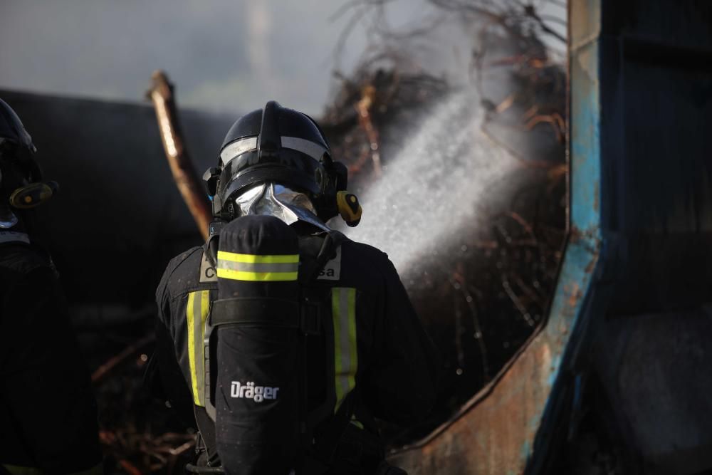 Los bomberos han apagado el fuego en poco más de una hora