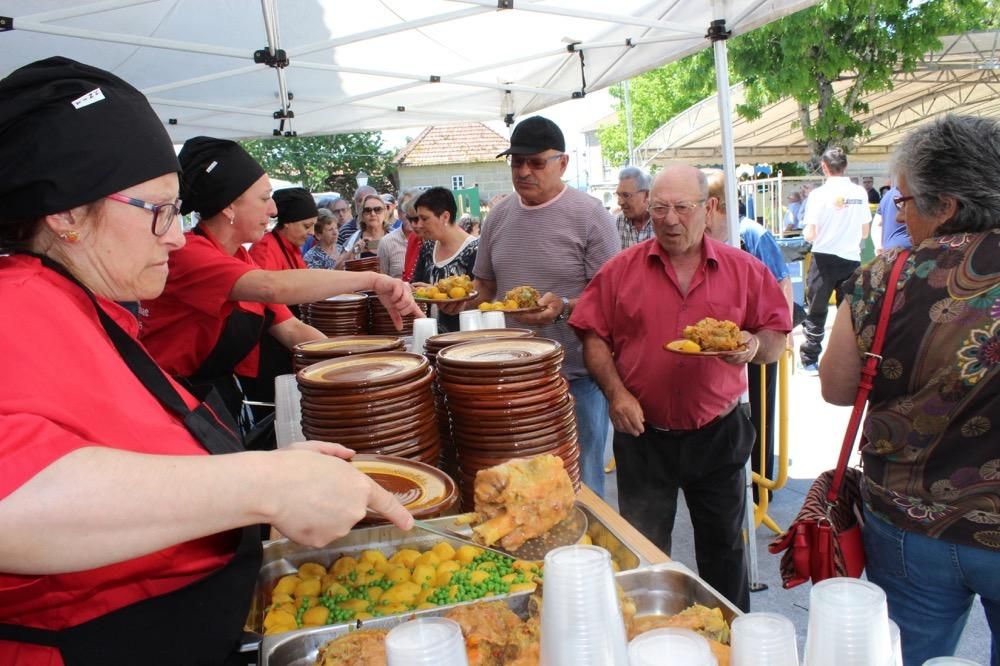 La XVIII edición de la fiesta gastronómica coincide con la celebración del Concurso-Exposición de Espantallos na Ruta do Río Barbeira.