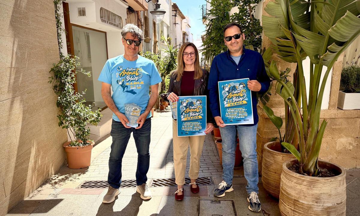 Guillermo Cardona, la concejala de Cultura y José Ramón Hernández Melero