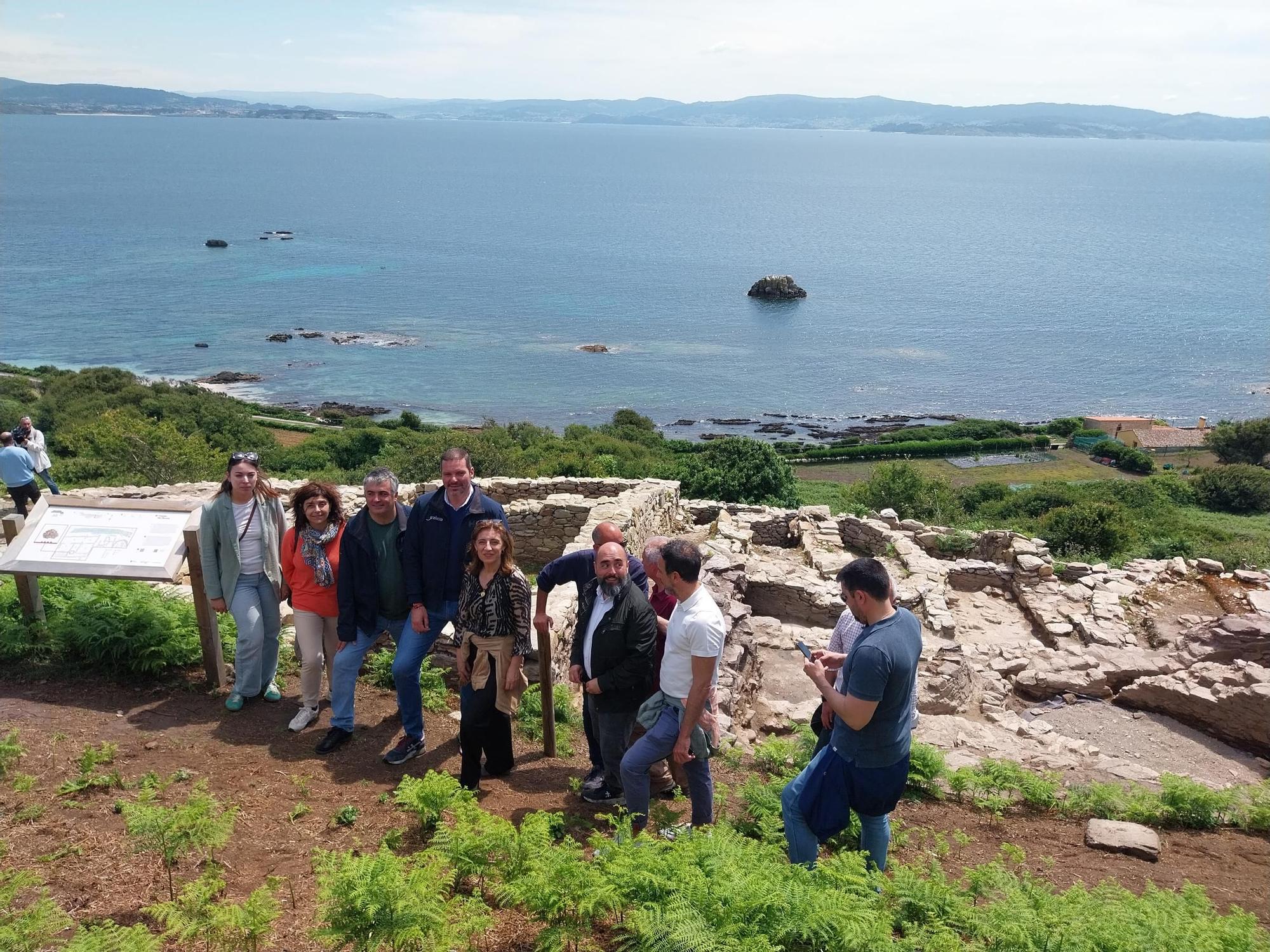 Visita a la isla de Ons: la antigua capilla de San Xaquín y el yacimiento de Castelo dos Mouros