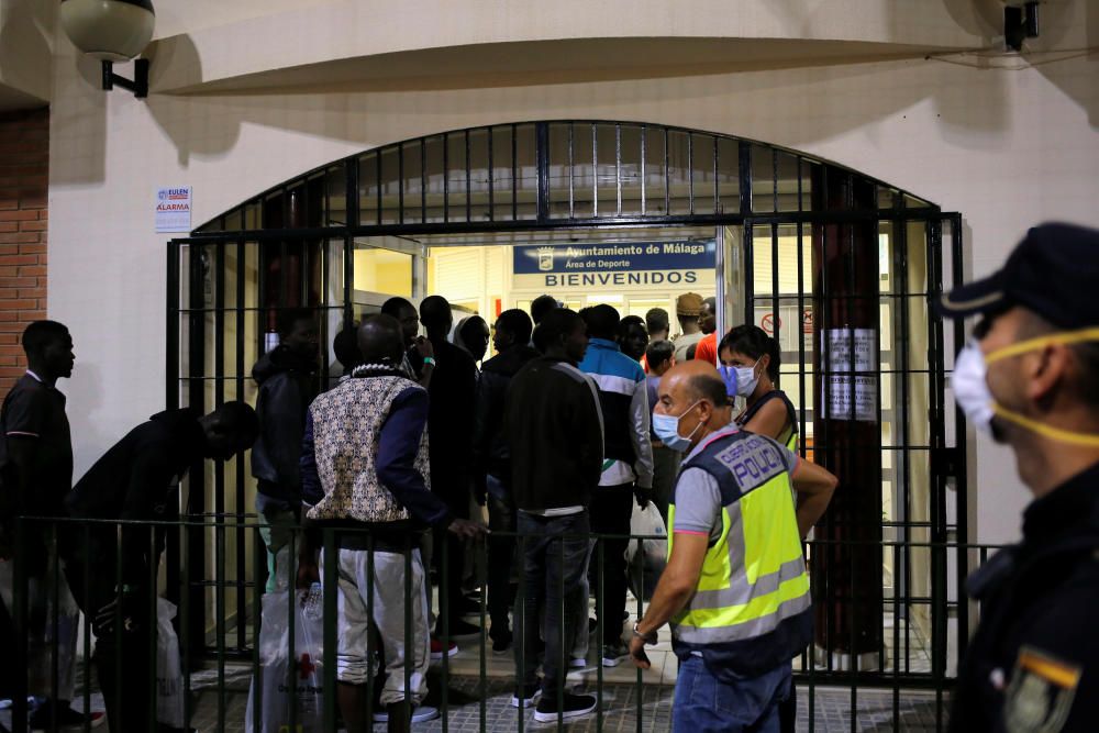 Trasladados a Málaga los ocupantes de una patera rescatada por Salvamento Marítimo