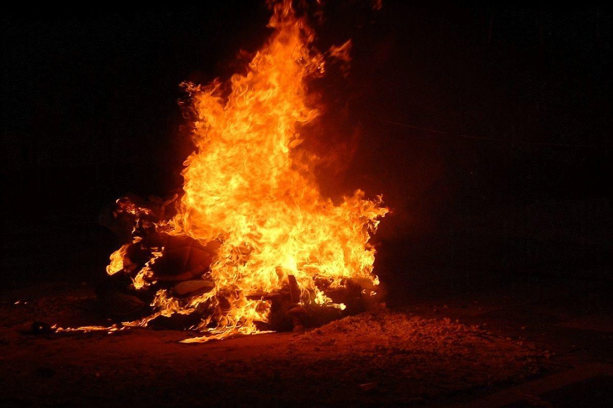 Mor un home després de precipitar-se a una foguera de Sant Joan a Gimenells (Lleida)