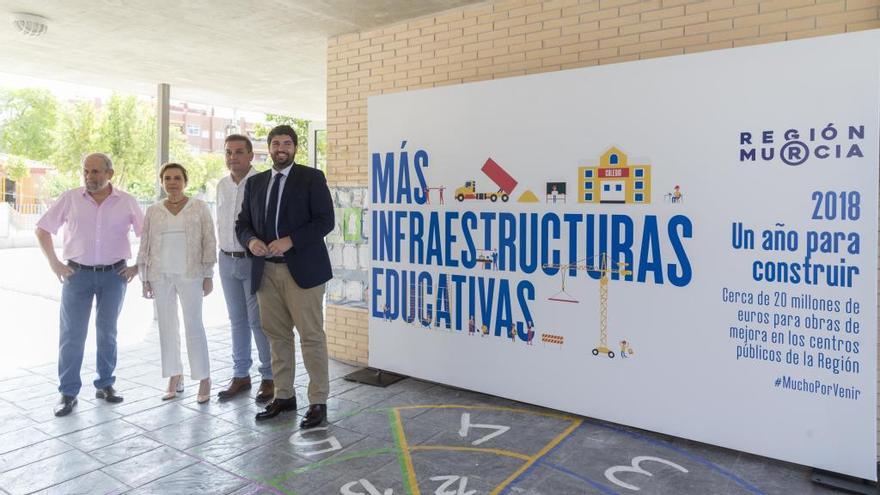 El presidente de la Comunidad, Fernando López Miras, visitó ayer el colegio público Juan de la Cierva de Casillas (Murcia).