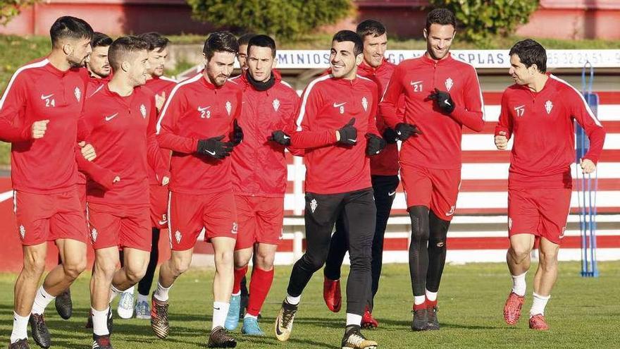 Los jugadores del Sporting, en el entrenamiento de ayer.