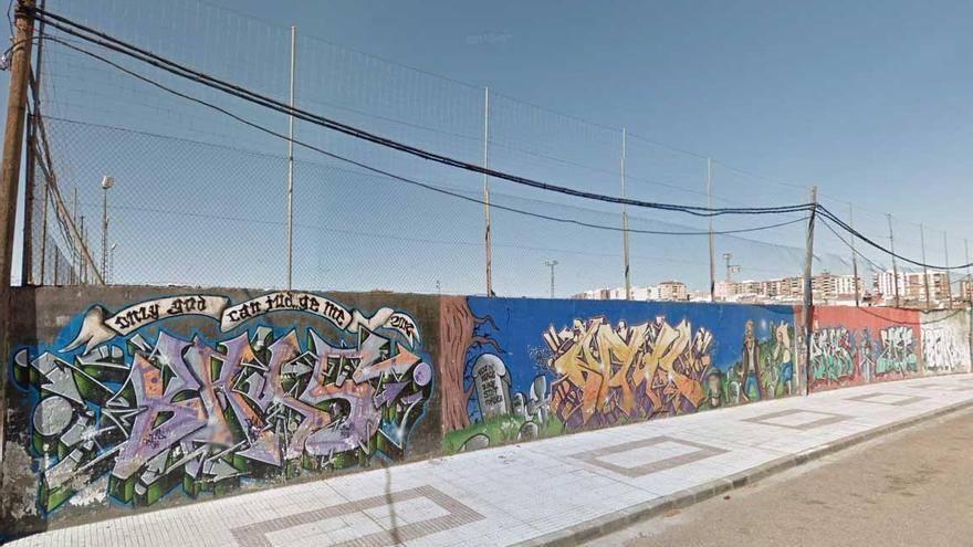 Vecinos de Badajoz urgen la reforma del campo de fútbol del Cerro de Reyes