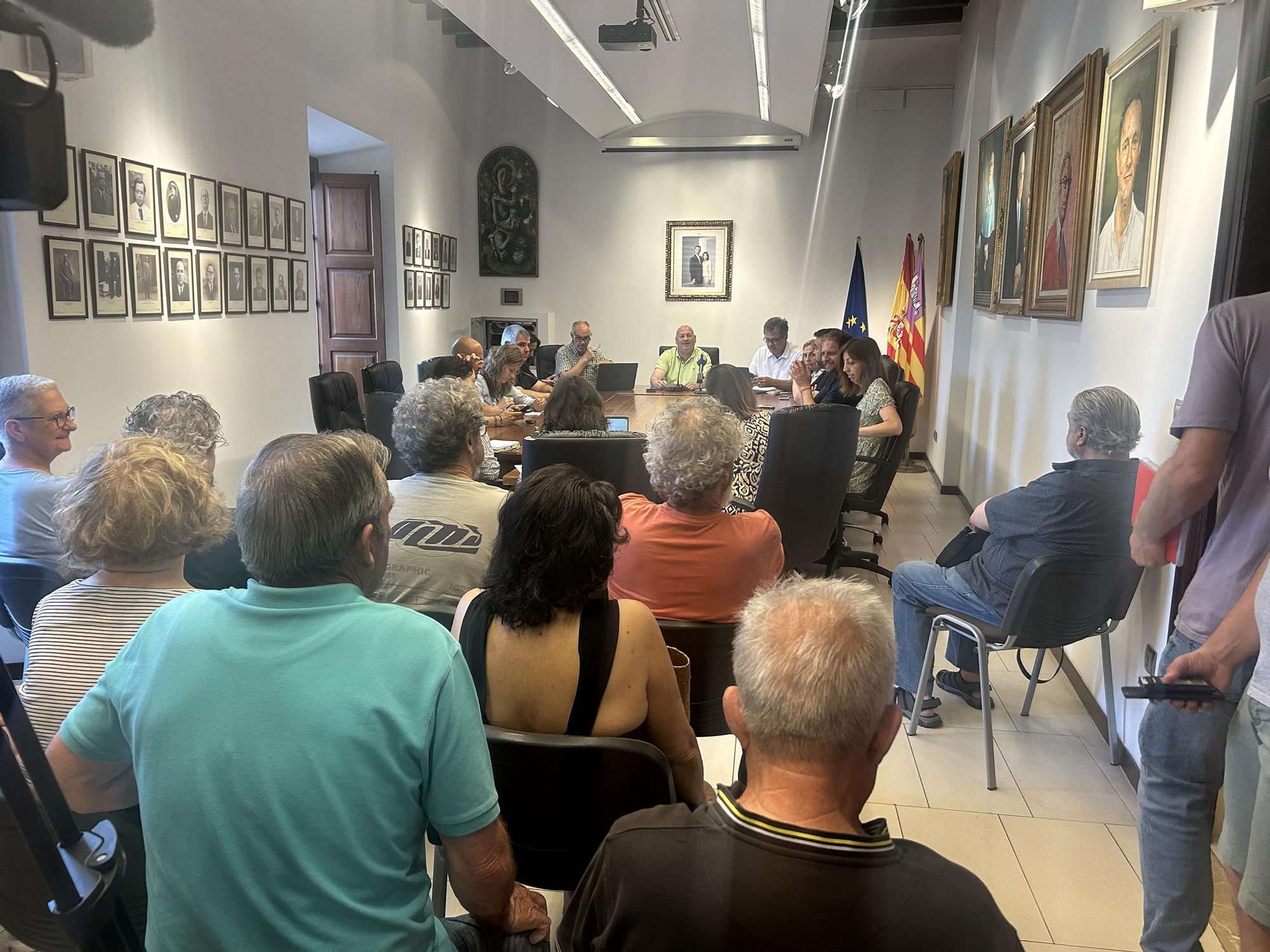 Las imágenes del pleno de Binissalem