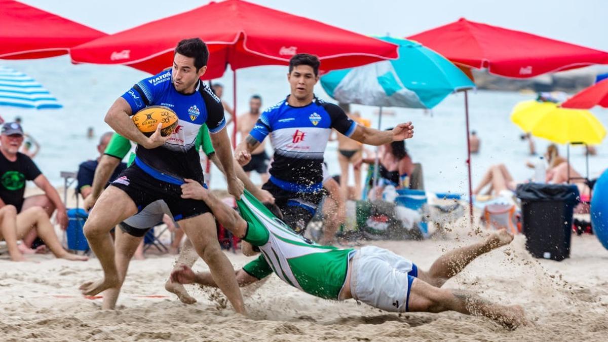 Imagen de uno de los partidos disputados en Villayosa en las series europeas de rugby playa.