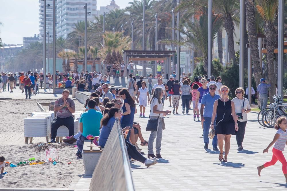 Las playas de Alicante se llenan el 1 de noviembre