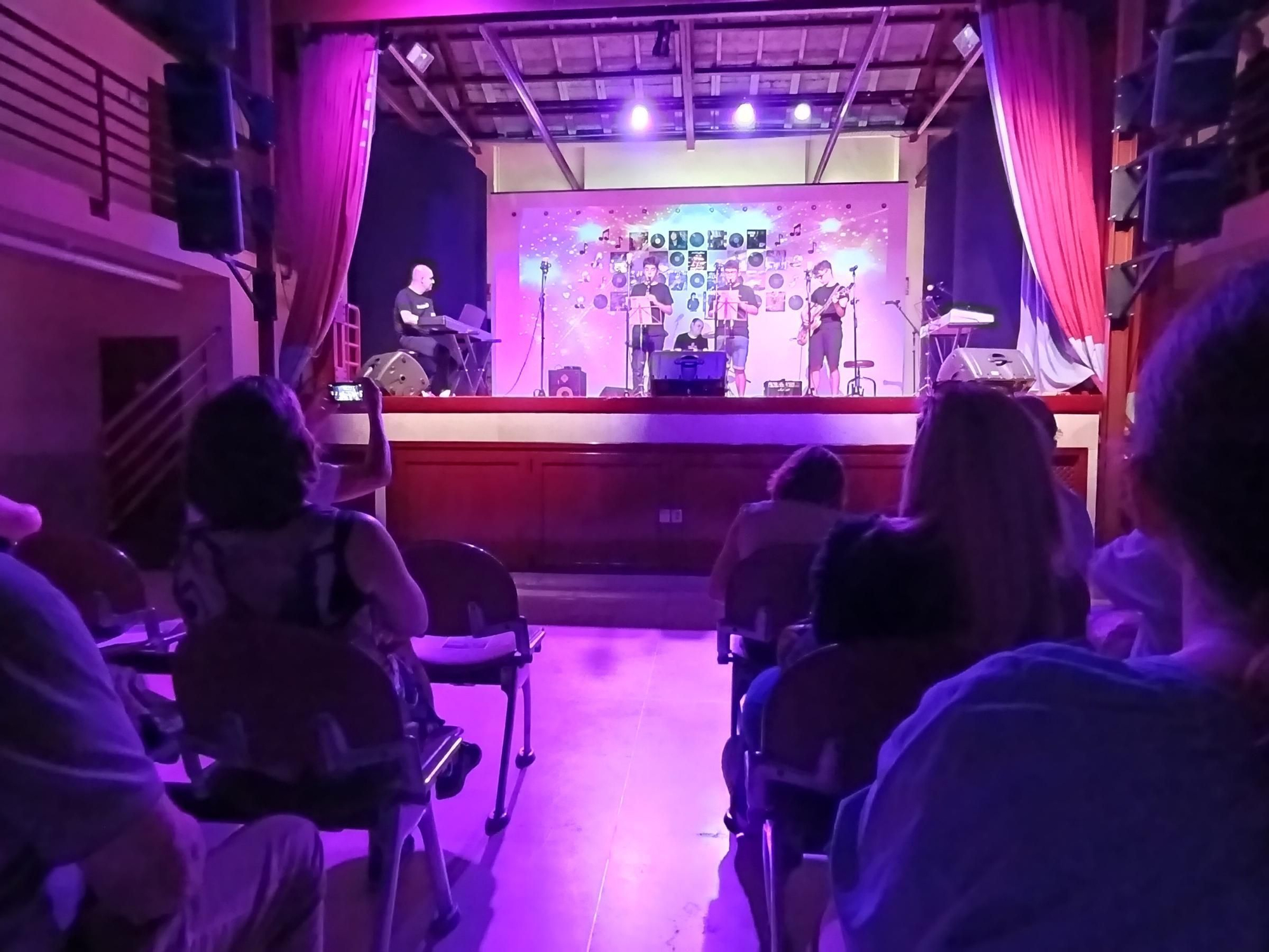 Llanera da la nota en el concierto de fin de curso de la Escuela Municipal de Música