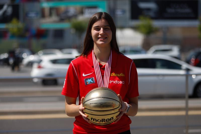 Las jugadoras del Valencia Basket de la selección sub20 llegan a València