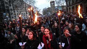 Un momento de la manifestación de Barcelona por el 8M.