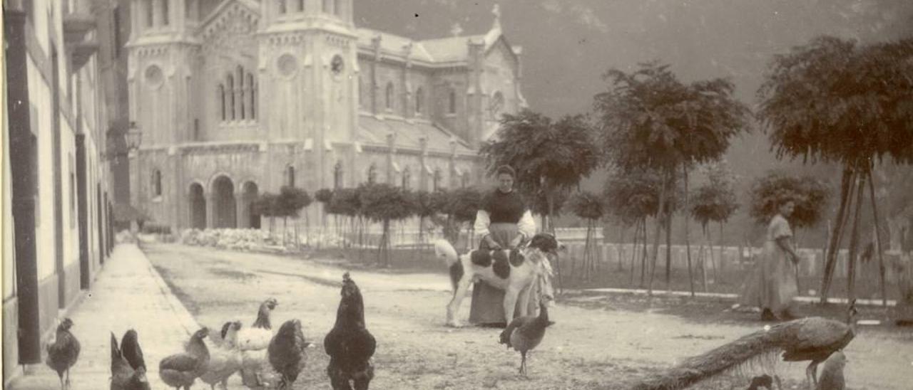 La basílica, en construcción, hacia 1895 (W. Selkirk).