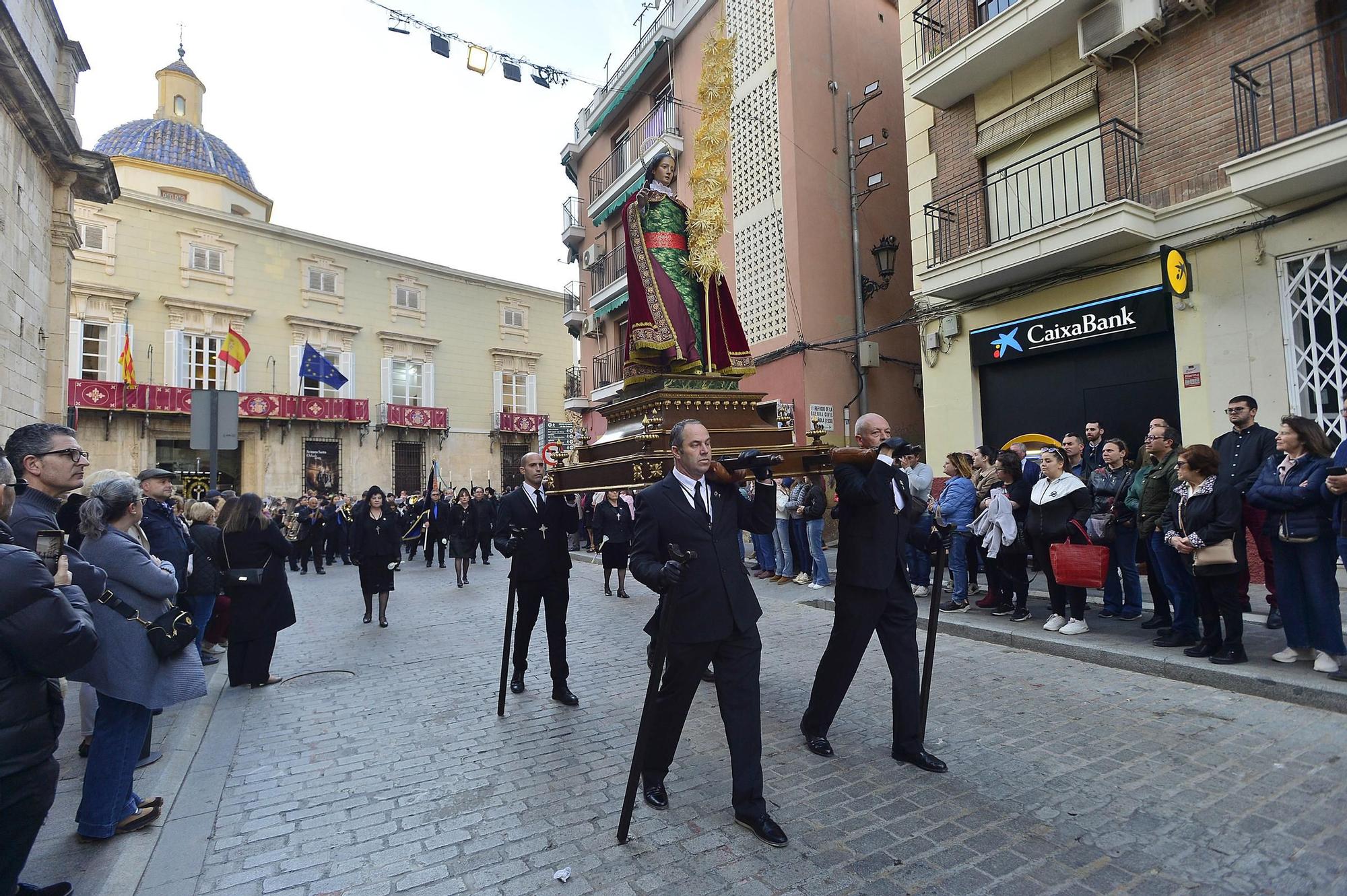 Procesion del Santo Entierro en Orihuela con el Caballero cubierto y La Diablesa
