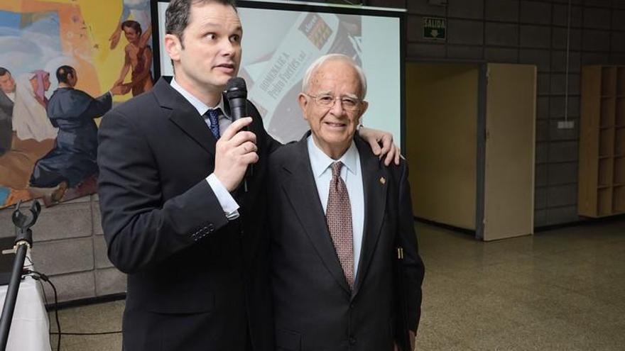 Homenaje del Claret al padre Fuertes