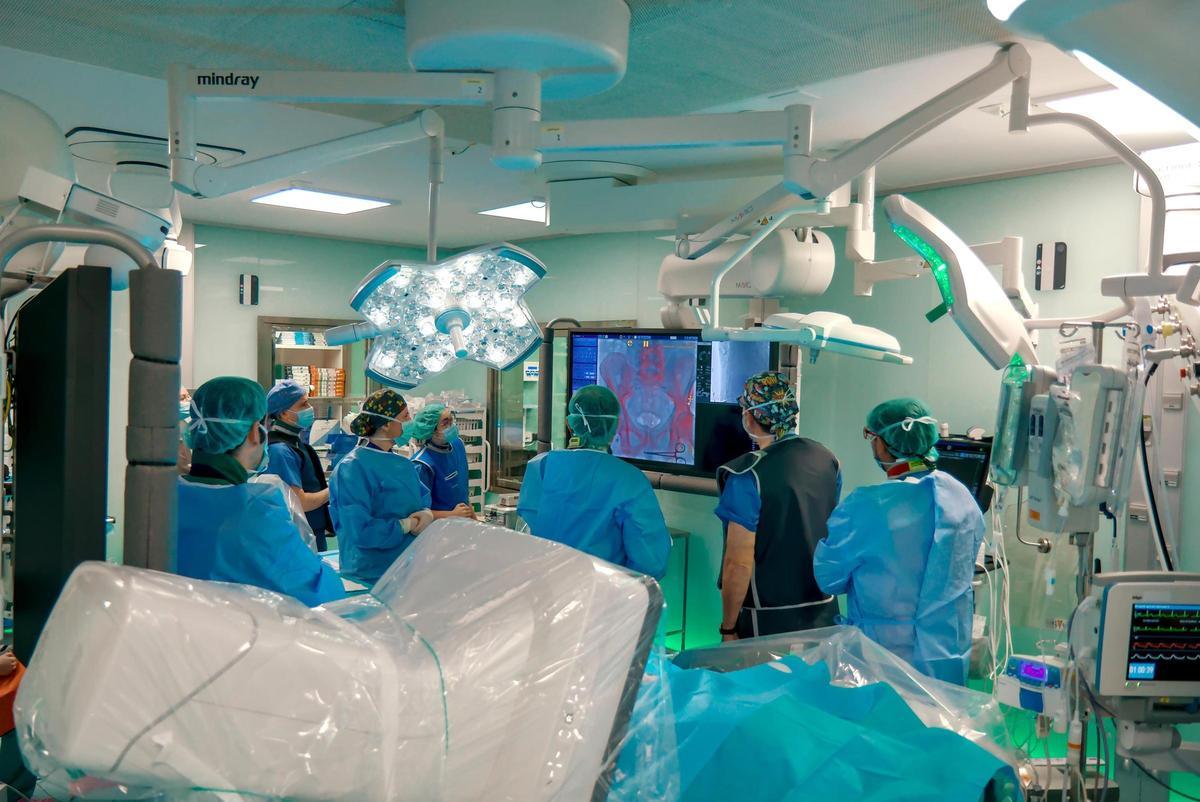 Imagen de un quirófano híbrido del Hospital Virgen del Rocío de Sevilla