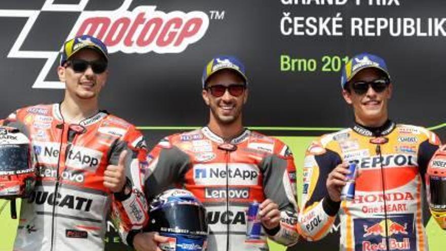 Dovizioso gana y Marc Márquez es más líder