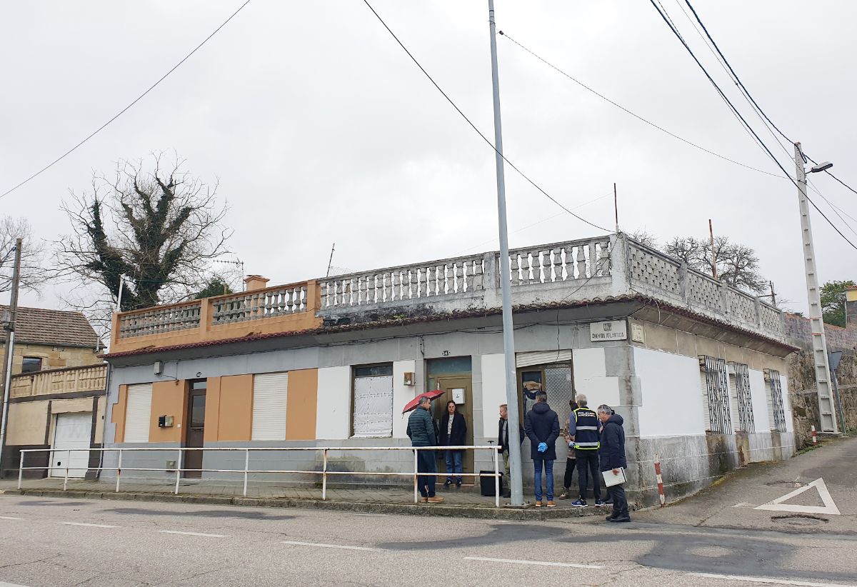 La Policía registra la vivienda de Alcabre donde dos hombres apuñalaron a un tercero