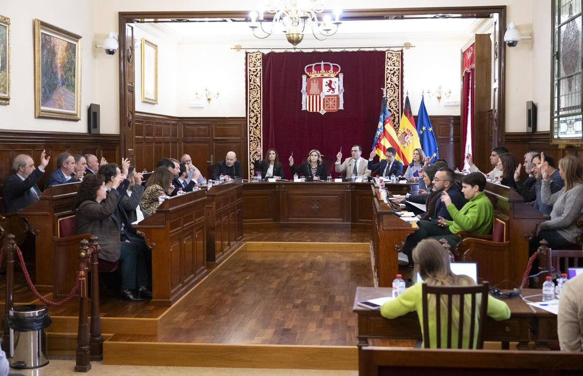 Momento de la votación en el pleno de la Diputación de Castellón.