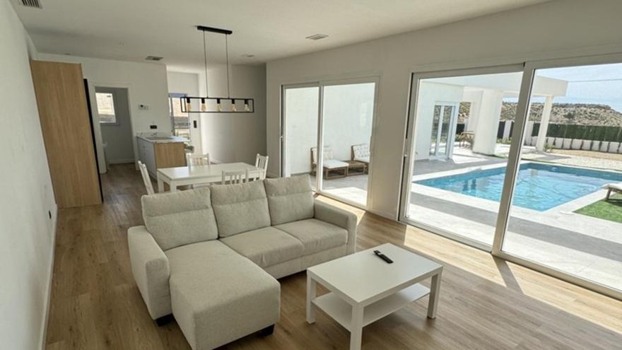Casa con piscina en Mutxamel, ¿te gusta para vivir?