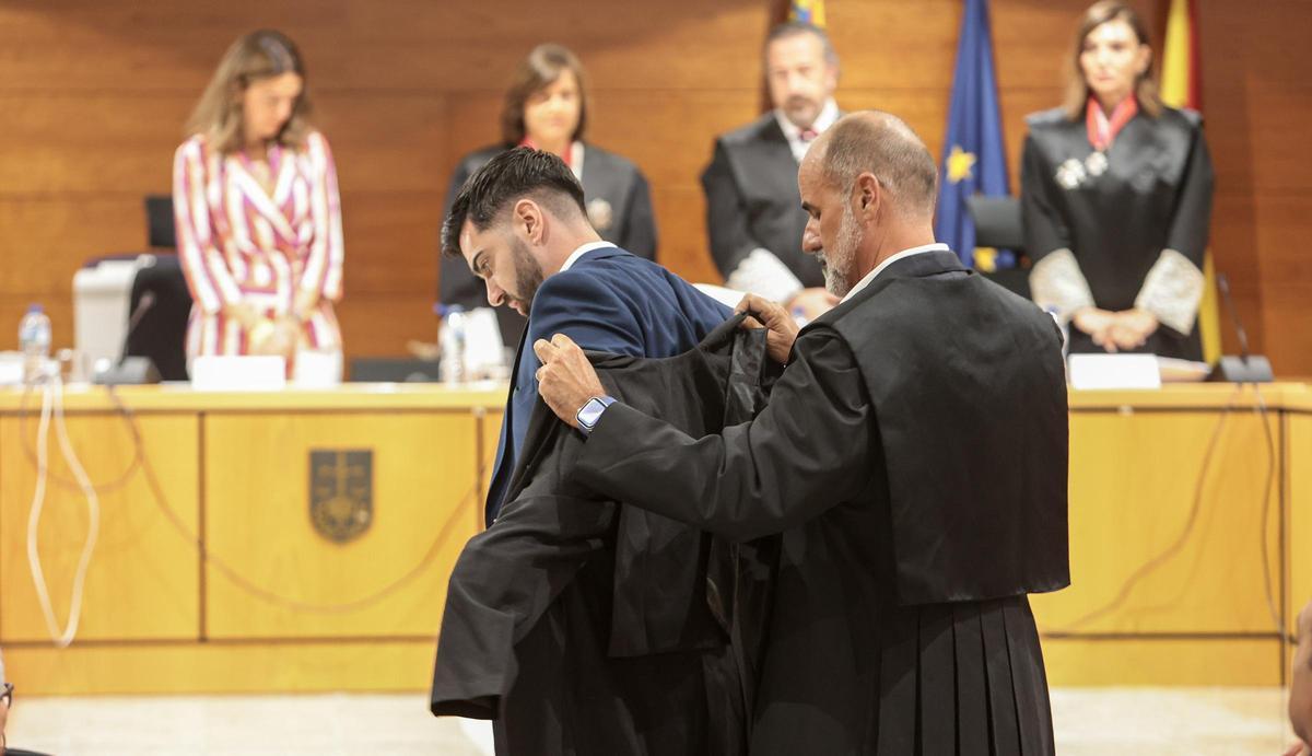 Acto de imposición de Togas y Juramento o Promesa de las colegiadas y colegiados incorporados en el último año al Ilustre Colegio Oficial de Procuradores de Alicante