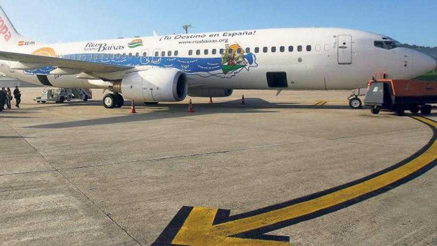 El avión &quot;Rías Baixas&quot; de Air Europa con el que comenzó a operar en Vigo en 2006 tras el acuerdo con la Diputación.  // Ricardo Grobas