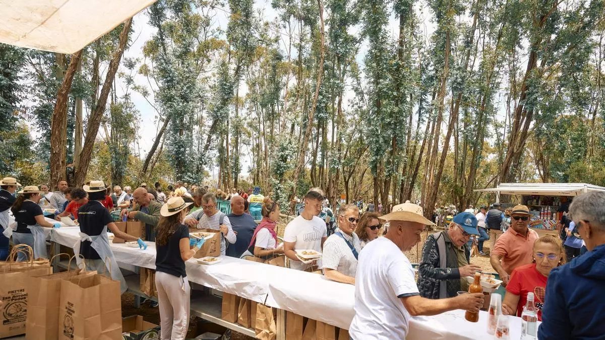 Moya despide San Antonio con un sancocho de 1.500 kilos de papas