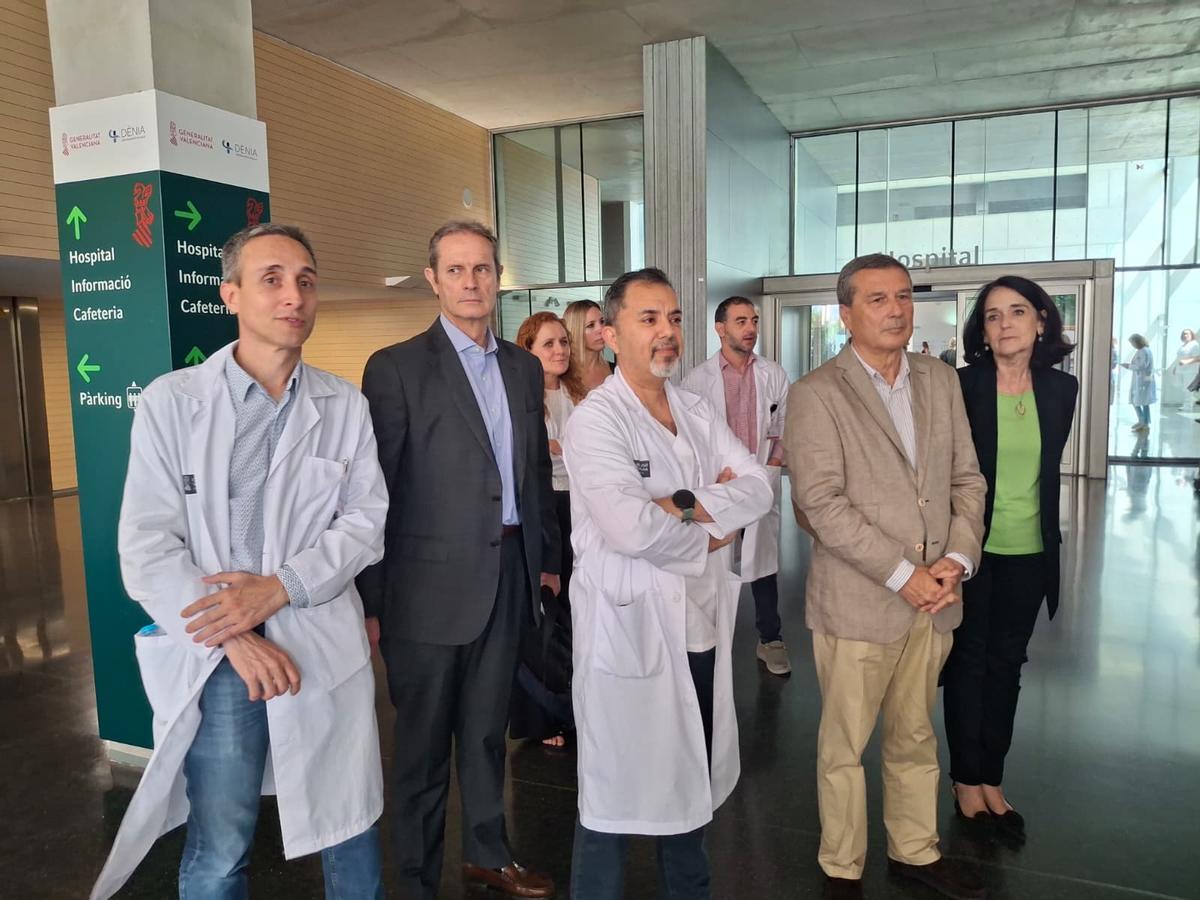El conseller junto al director del departamento de salud de Dénia