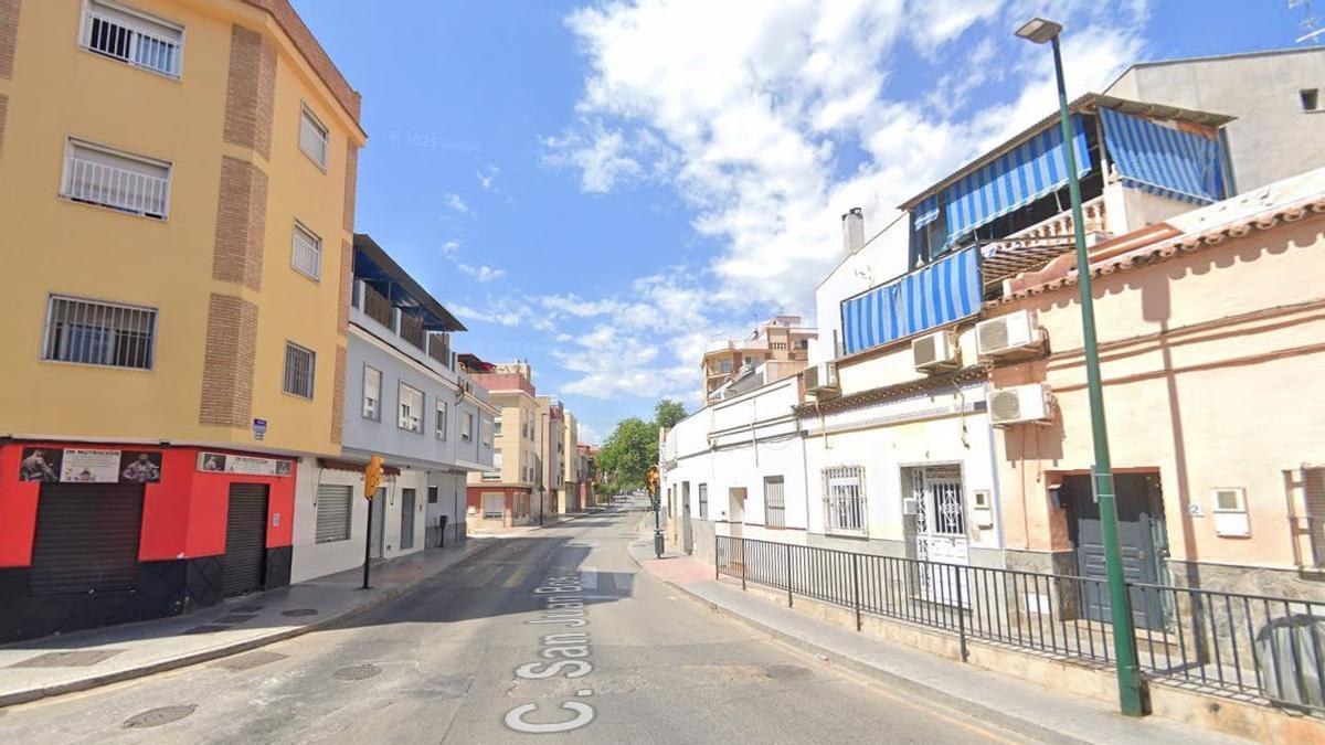 Calle San Juan Bosco, que se cortará por obras de Emasa.