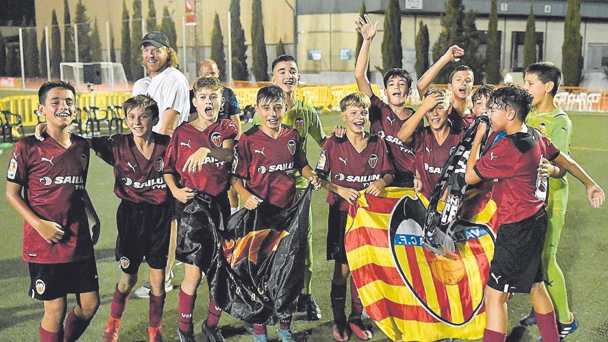 El Valencia alevín celebra el COTIF Promeses