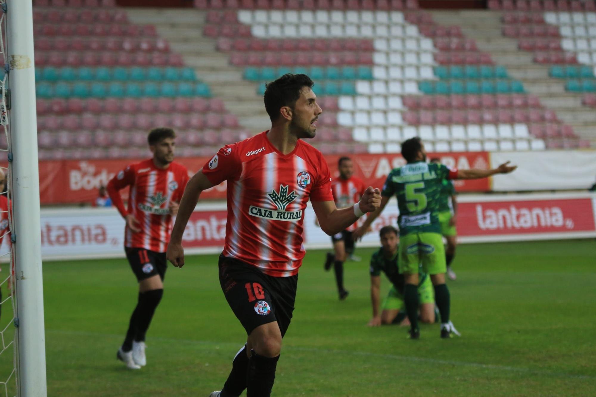 El Zamora CF empata con diez jugadores frente al Guijuelo (2-2)