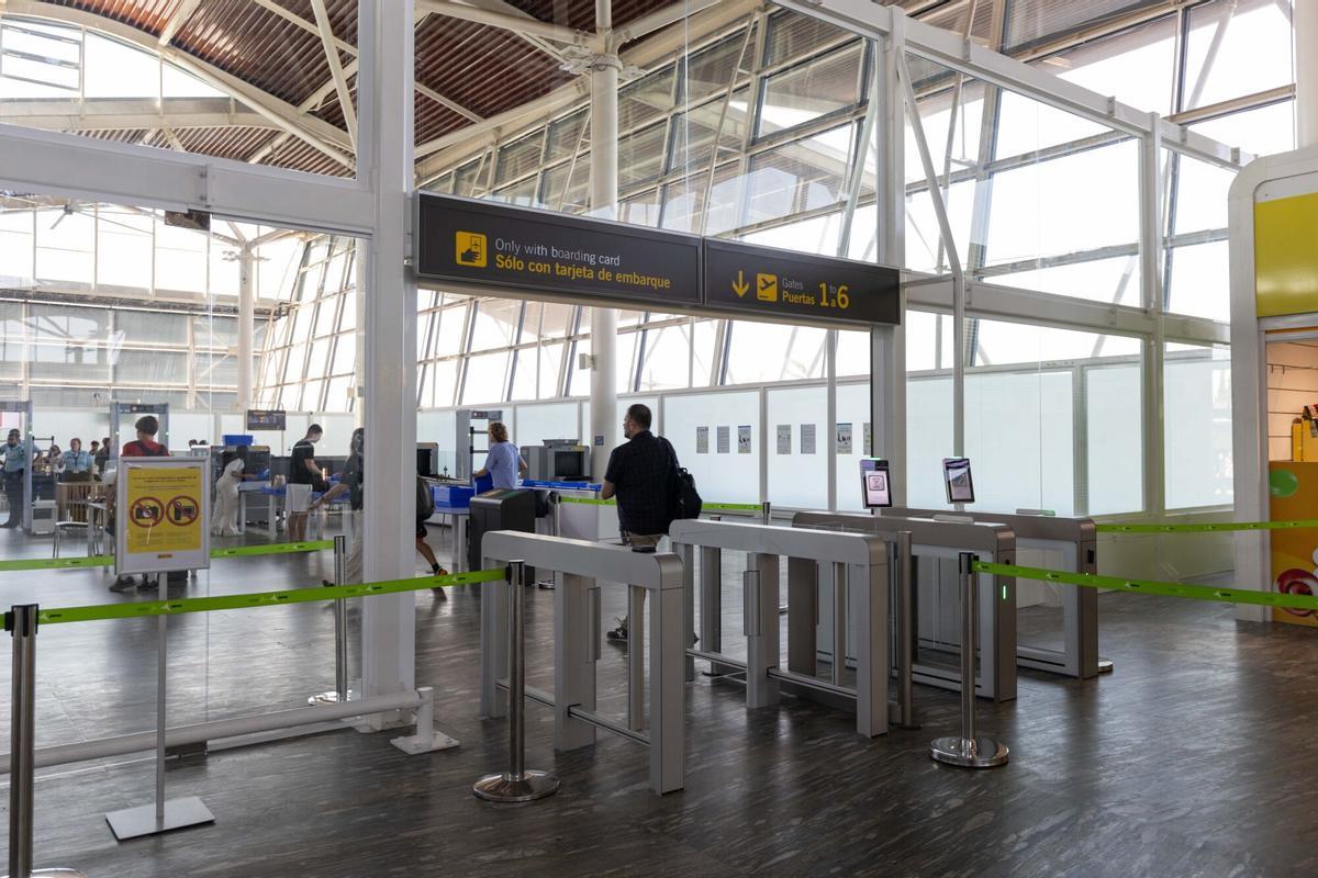 Así cambia el Aeropuerto de Zaragoza: más líneas de seguridad, una nueva cafetería y mejoras en el control de pasaportes