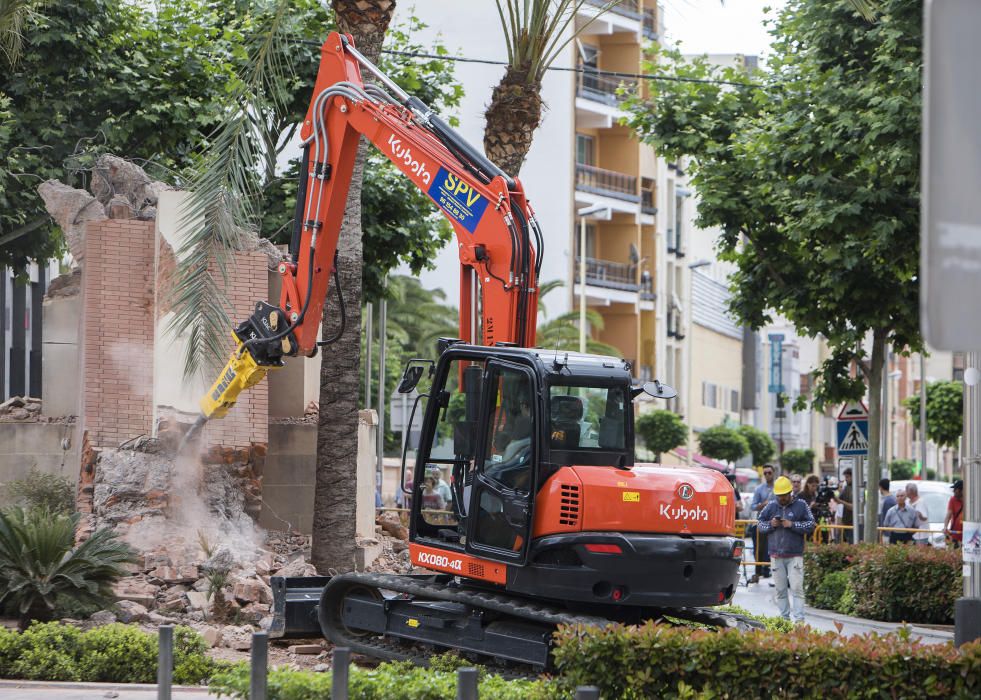 Así fue derribada la Cruz de los Caídos de la Vall d'Uixó